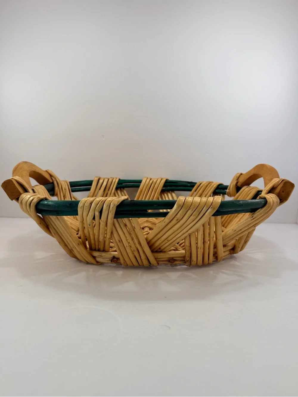 VTG Sunburst Wicker Centerpiece - Large 17